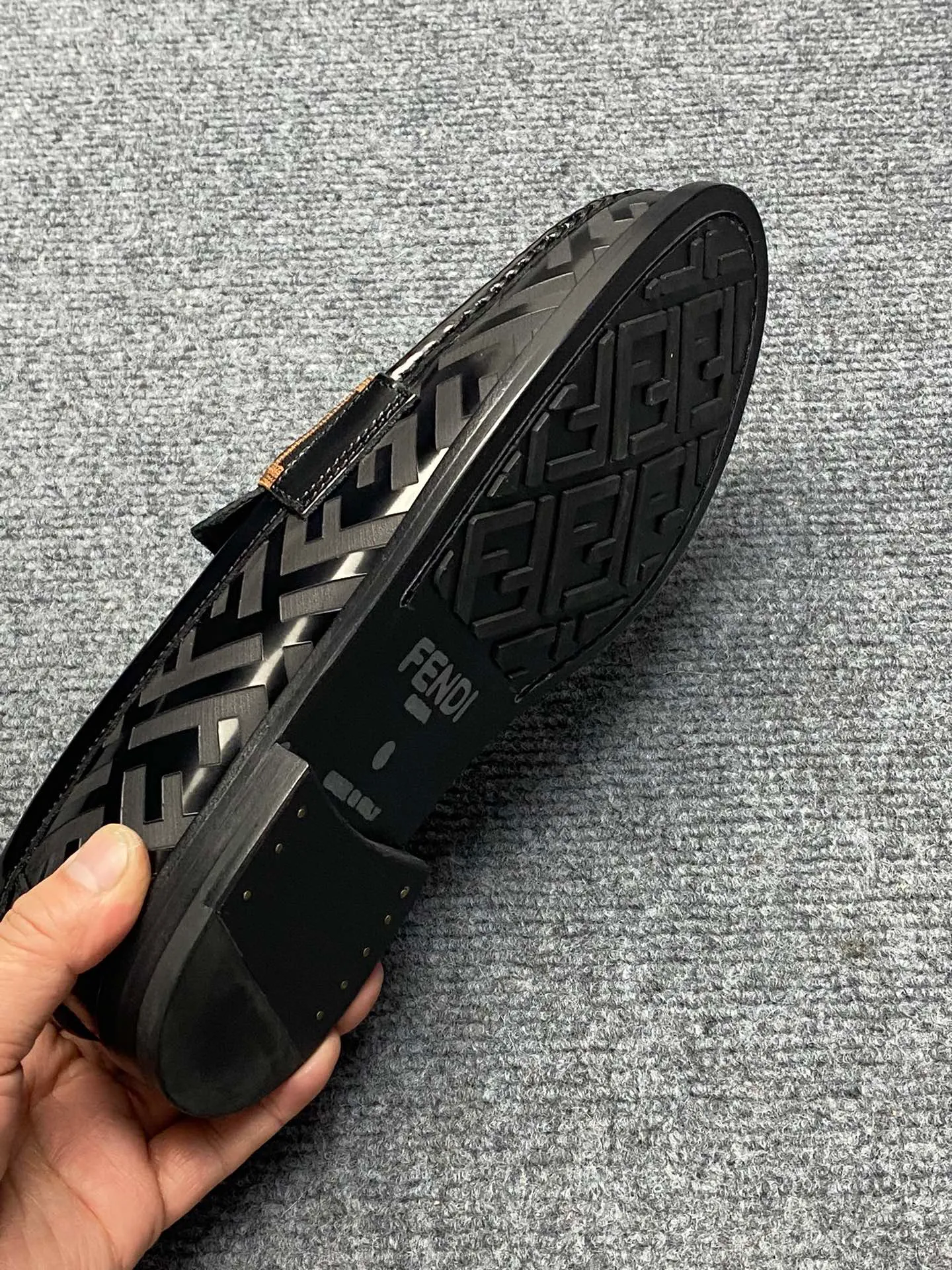 Factory price 960FENDI Fendi men's breathable and comfortable leather shoes. Original development. The leather outsole is made of leather. Counters copy one to one. Imported counter cowhide. Imported water dyes cattle. 38 to 44. (45.46. can be ordered. 47.